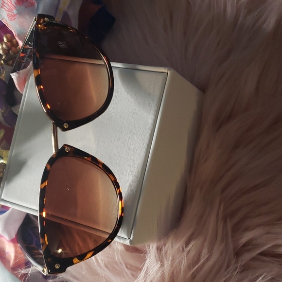 Fashion Shades 😎 - Picture 3 of 5